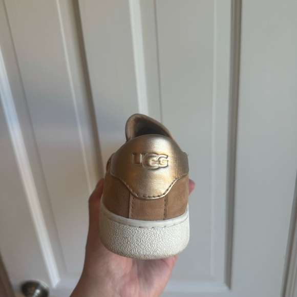 Ugg shoes size 9 used but good condition - Picture 4 of 5